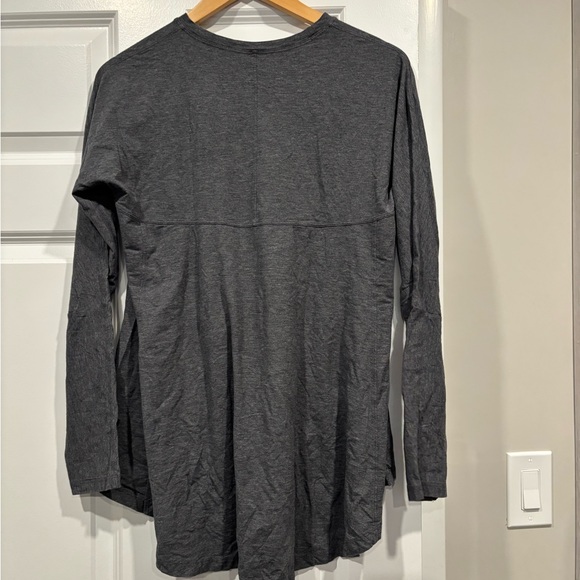 lululemon athletica Charcoal Long Sleeve Tee - Picture 3 of 3